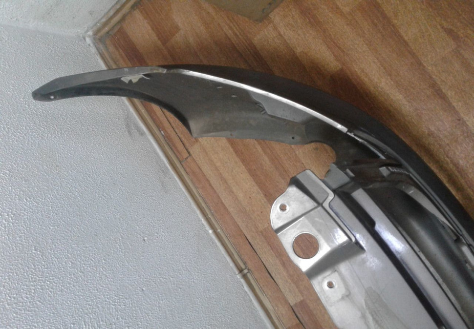 Бампер передний Lada Granta (ВАЗ 2190) (11>) (потертости, трещины) oem 2191280301501 (скл-3) Бампер передний Lada Granta (ВАЗ 2190) (11>) (потертости, трещины) oem 2191280301501 (скл-3)