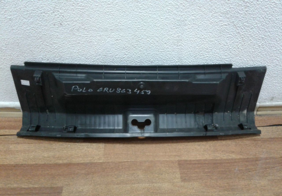 Обивка задней панели Volkswagen Polo oem 6ru863459