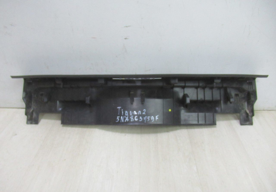 Обивка задней панели Volkswagen Tiguan 2 oem 5na863459f Обивка задней панели Volkswagen Tiguan 2 oem 5na863459f