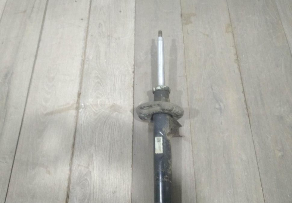 Амортизатор передний левый бу Skoda Yeti OEM 3C0413031BA