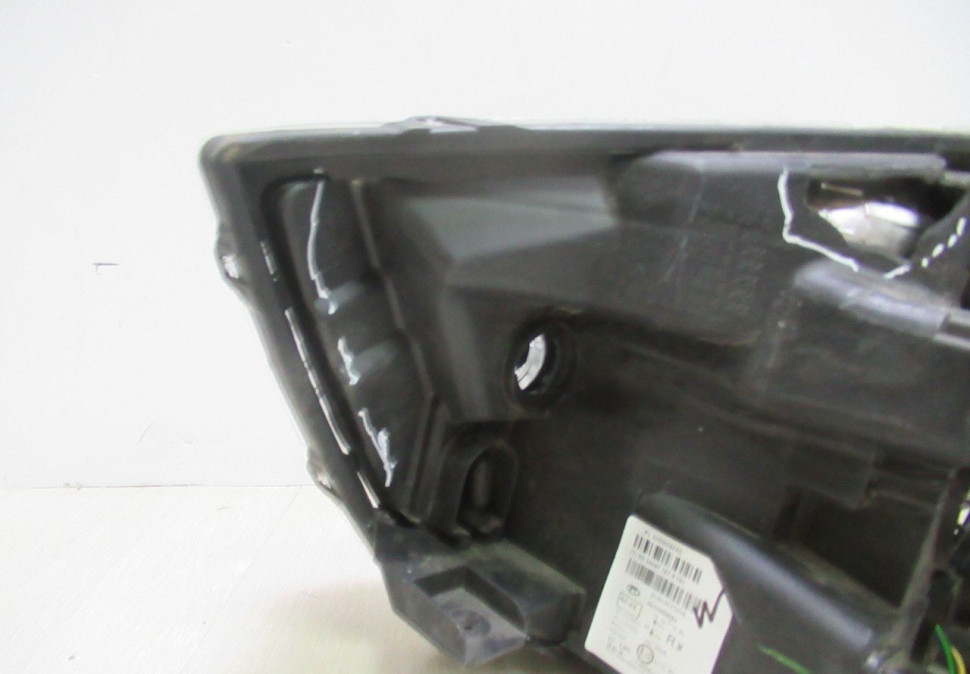 Фара правая Lada Vesta oem 8450006952 (слом. 3 креп.) (слом.корп) (скл-3)