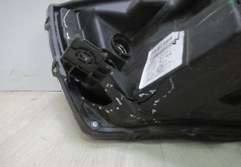 Фара правая Lada Vesta oem 8450006952 (слом. 3 креп.) (слом.корп) (скл-3)