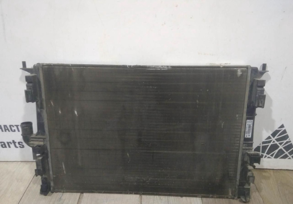Радиатор охлаждения бу Renault Logan 1 OEM 214102917R Радиатор охлаждения бу Renault Logan 1 OEM 214102917R