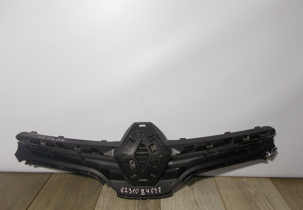 Решетка радиатора бу Renault Megane 3 OEM 623108469R