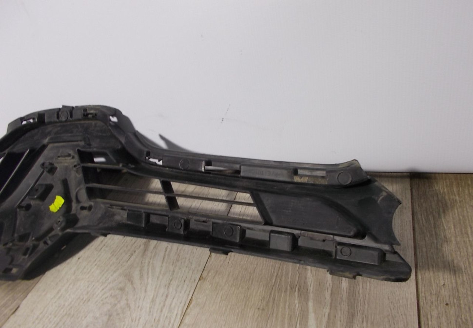 Решетка радиатора бу Renault Megane 3 OEM 623108469R