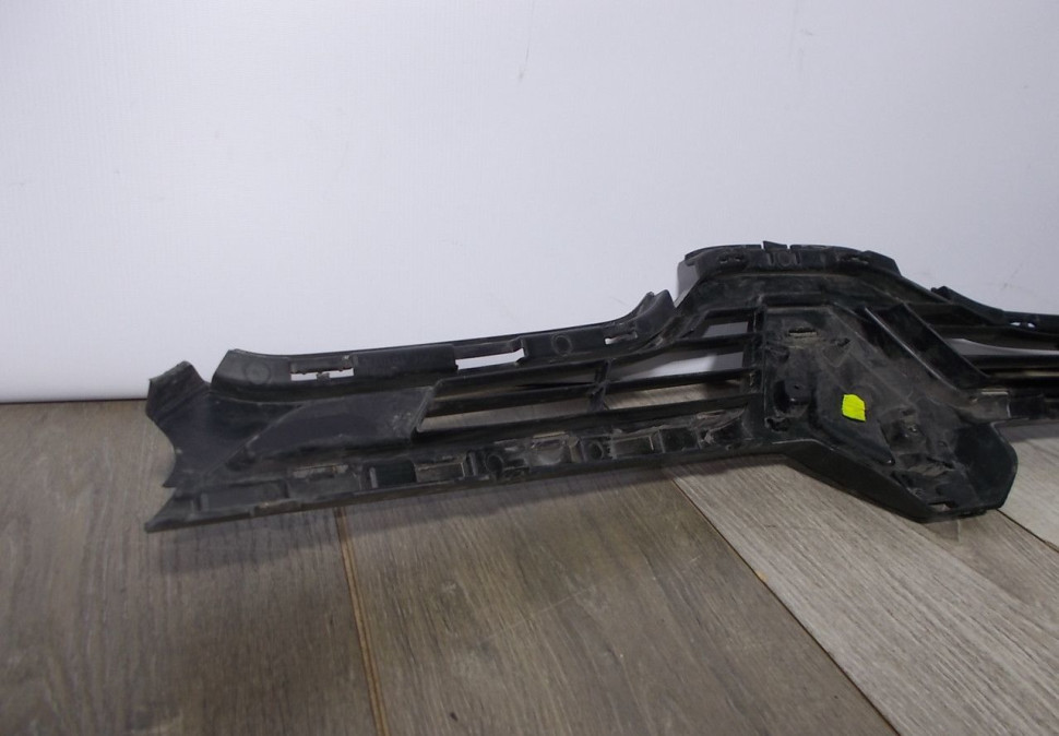 Решетка радиатора бу Renault Megane 3 OEM 623108469R