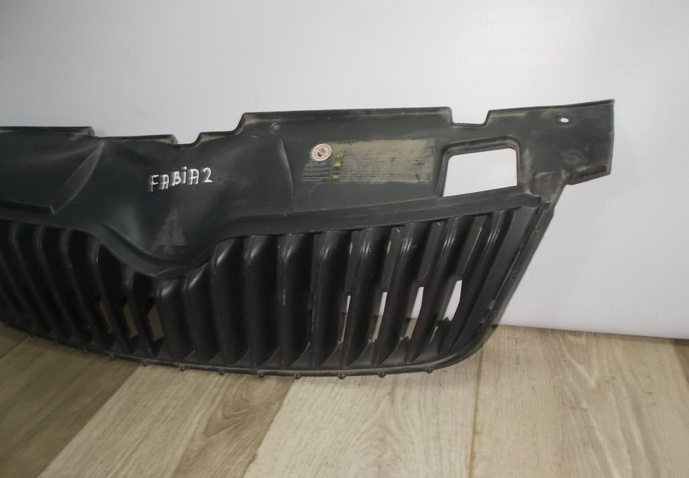 Решетка радиатора бу Skoda Fabia 2 OEM 5J0853668C Решетка радиатора бу Skoda Fabia 2 OEM 5J0853668C
