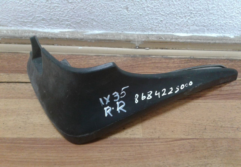 Брызговик задний правый Hyundai ix35 oem 868422s000