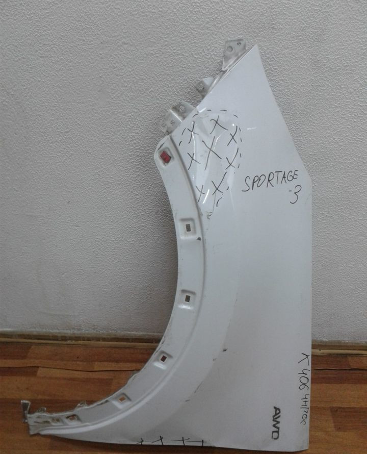 Крыло переднее левое Kia Sportage 3 (вмятина) (Скл-3)