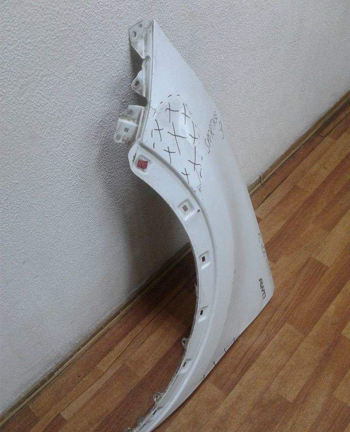 Крыло переднее левое Kia Sportage 3 (вмятина) (Скл-3) Крыло переднее левое Kia Sportage 3 (вмятина) (Скл-3)