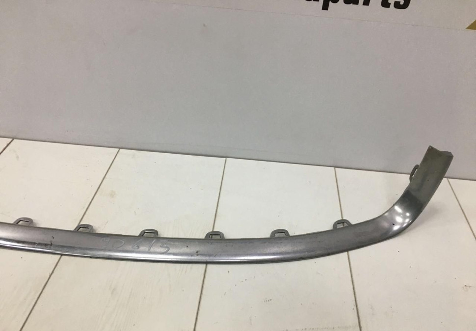 Молдинг переднего бампера Skoda Superb 2 OEM 3T0807243B Молдинг переднего бампера Skoda Superb 2 OEM 3T0807243B