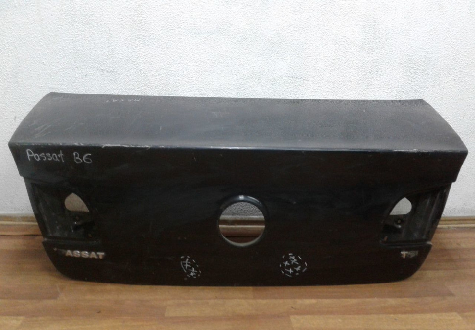 Крышка багажника Volkswagen Passat B6 (мал. вмятины)