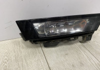 Фара противотуманная левая Skoda Rapid рестайлинг OEM 5JA941699D