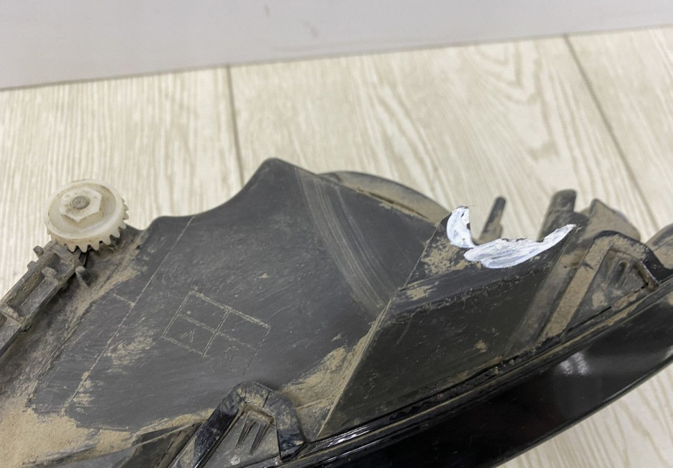 Фара противотуманная левая Skoda Rapid рестайлинг OEM 5JA941699D