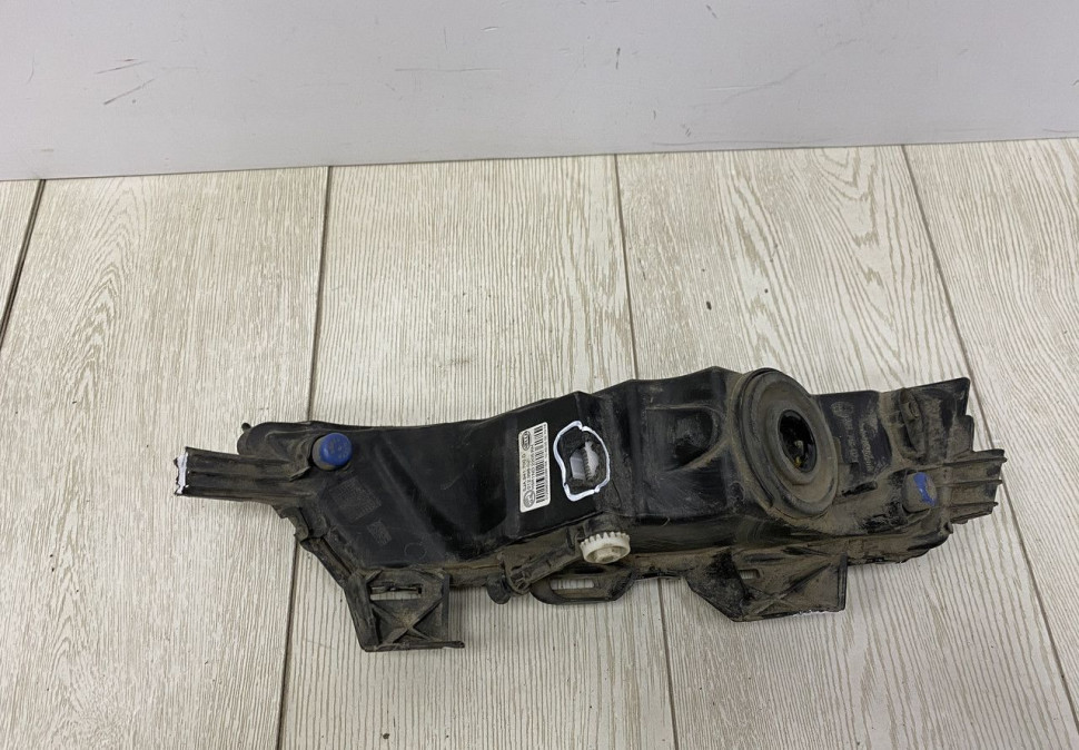 Фара противотуманная левая Skoda Rapid рестайлинг OEM 5JA941699D