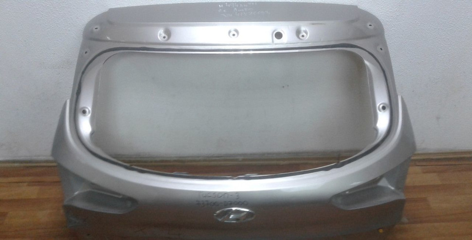 Крышка багажника Hyundai Tucson 3 oem 73700D7000 (вмятина) (скл-3) Крышка багажника Hyundai Tucson 3 oem 73700D7000 (вмятина) (скл-3)