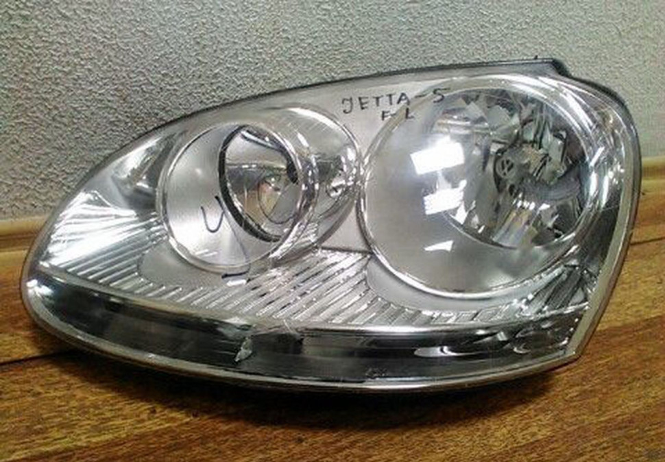 Фара левая Volkswagen Jetta 5 галоген сломано два крепления потертость на стекле oem 1k6941029p