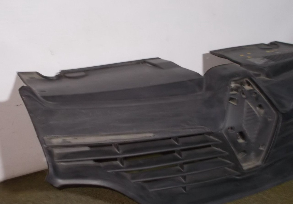 Решетка радиатора бу Renault Logan 2 OEM 623107605R