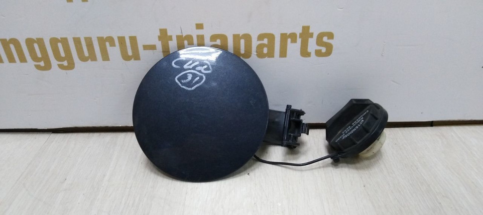 Лючок бензобака Kia Ceed 1 06-12  oem 695101H000
