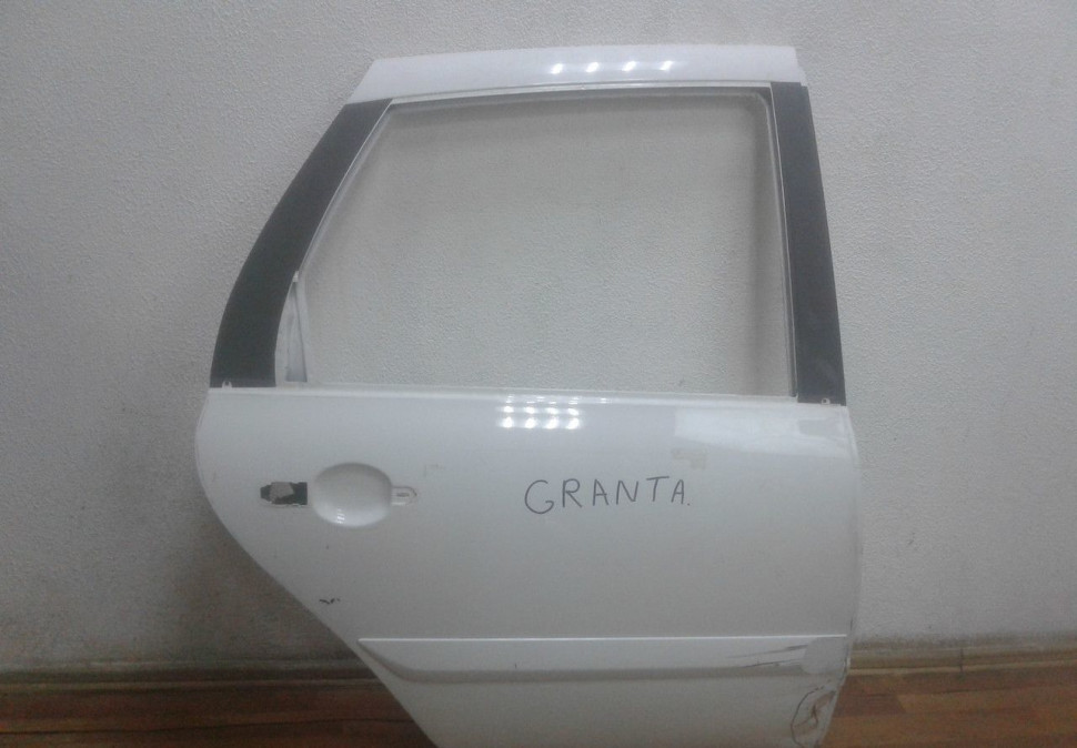 Дверь задняя правая Lada Granta седан Oem 11180620001400 (вмятина)