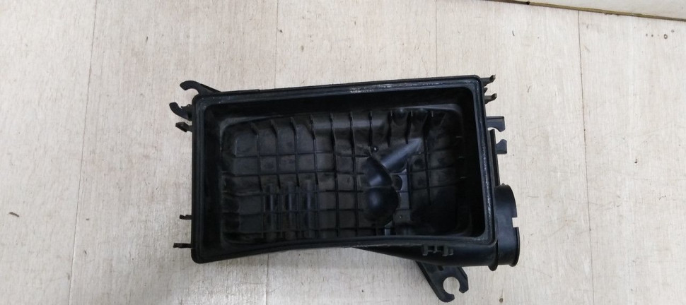 Корпус воздушного фильтра нижний Hyundai Solaris 2 (17-20) oem 28112h8100
