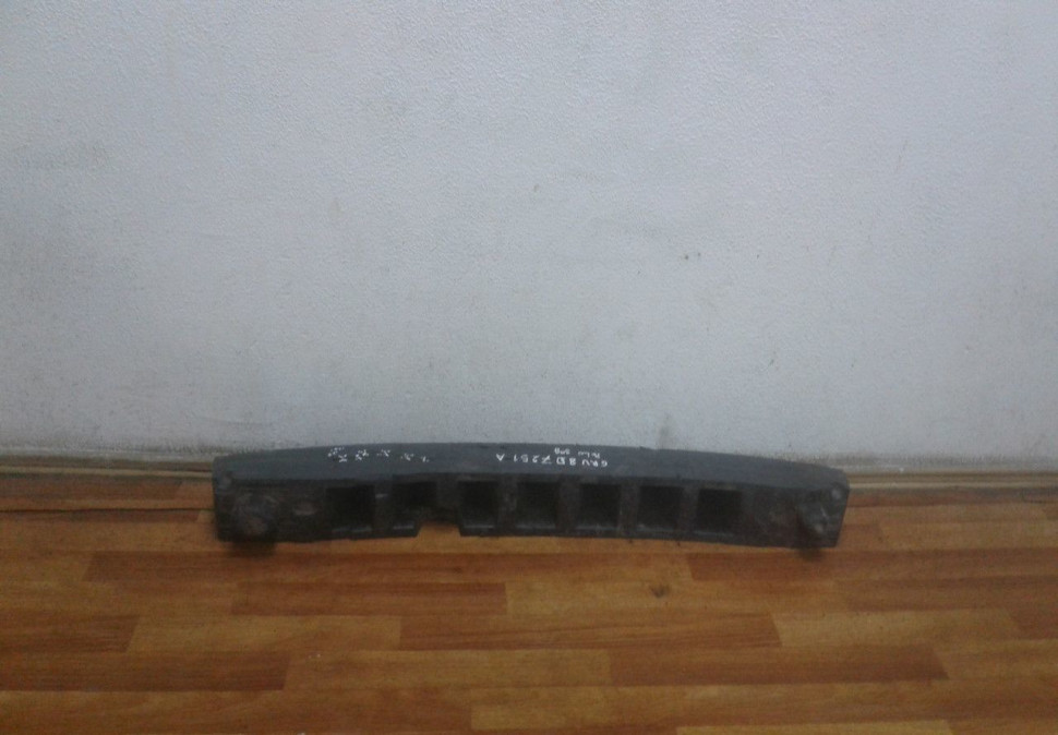 Абсорбер заднего бампера Volkswagen Polo седан oem 6ru807251A (мал.трещина) Абсорбер заднего бампера Volkswagen Polo седан oem 6ru807251A (мал.трещина)