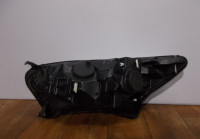 Фара правая (сломан крепеж) бу Renault Kaptur OEM 260108765R