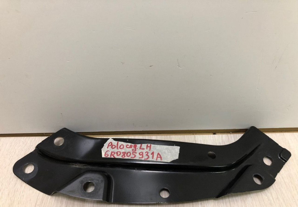 Кронштейн фары левый Volkswagen Polo oem 6r0805931a