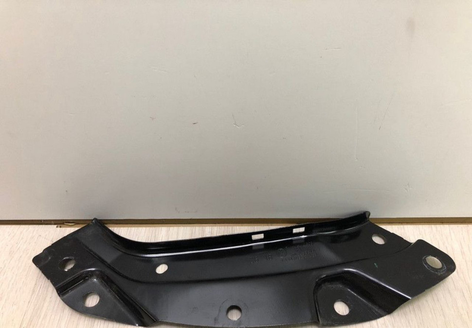 Кронштейн фары левый Volkswagen Polo oem 6r0805931a Кронштейн фары левый Volkswagen Polo oem 6r0805931a