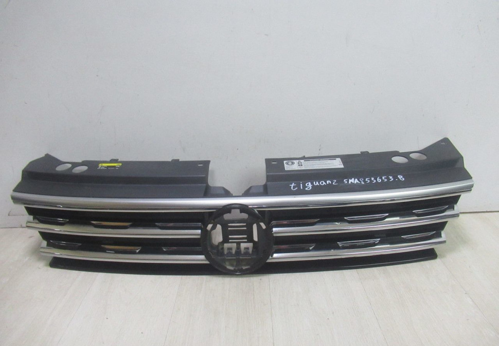 Решетка радиатора Volkswagen Tiguan 2 (17>) oem 5NA853653B