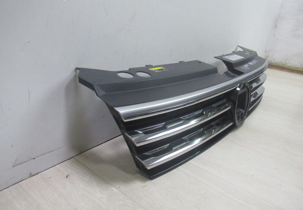 Решетка радиатора Volkswagen Tiguan 2 (17>) oem 5NA853653B