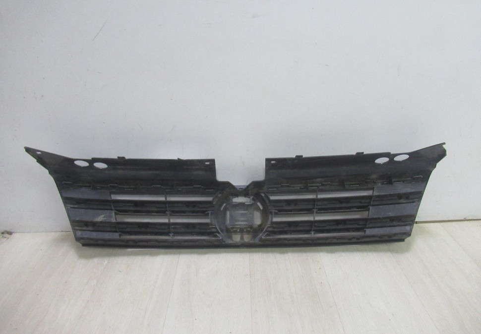 Решетка радиатора Volkswagen Tiguan 2 (17>) oem 5NA853653B