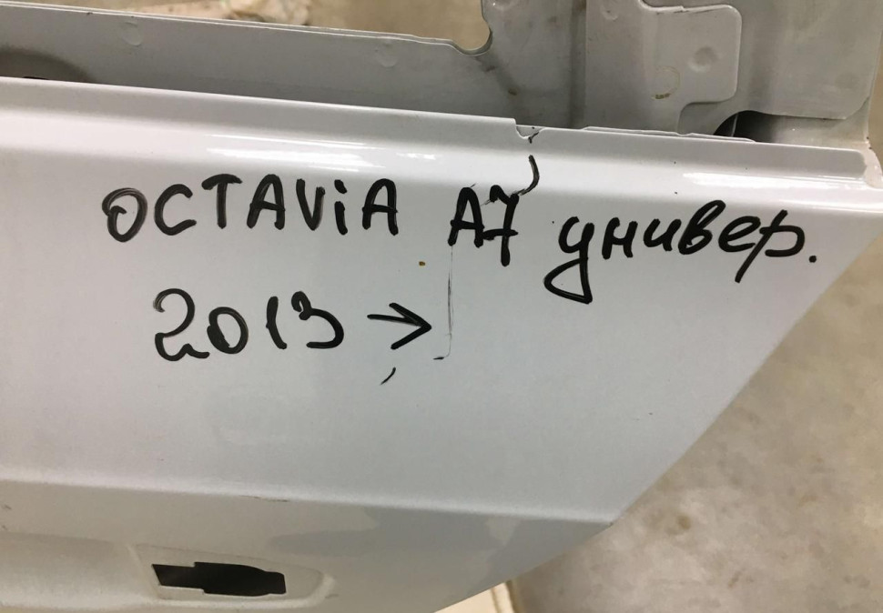 Дверь задняя левая Skoda Octavia A7 универсал OEM 5E9833051