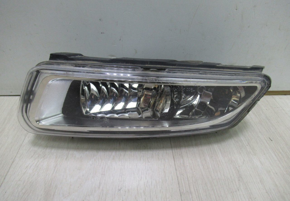 Противотуманная фара (Птф) левая Volkswagen Polo рестайл oem 6R0941061D (слом. 2 крепл.)