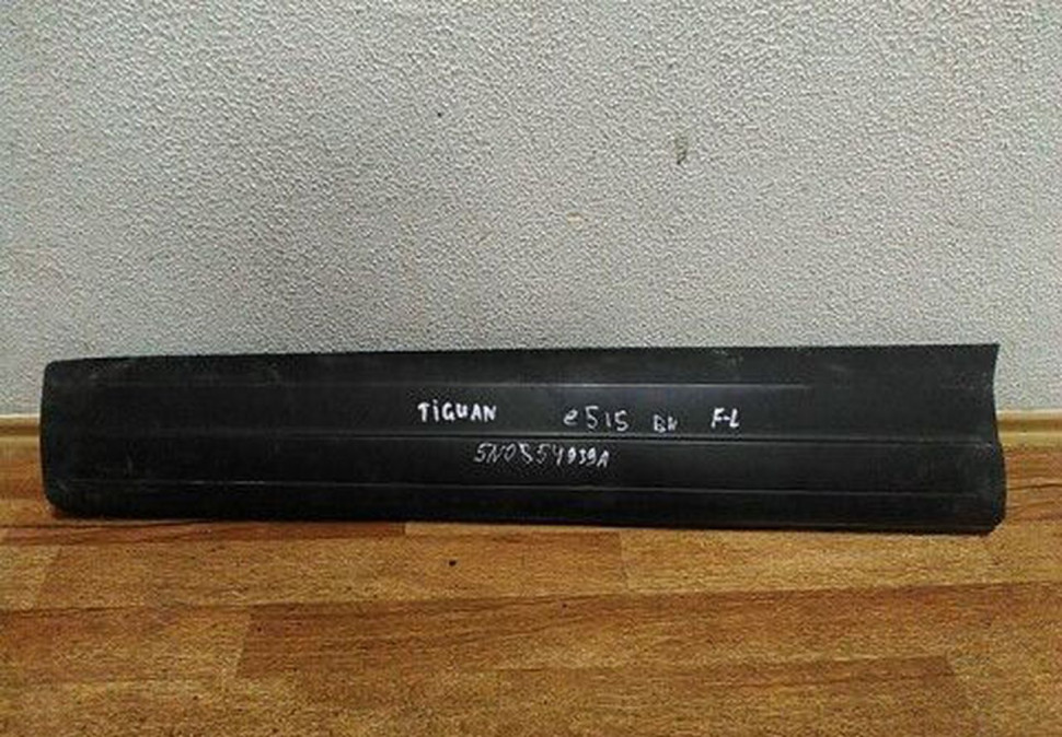 Молдинг двери передней левой Volkswagen Tiguan oem 5n0854939a