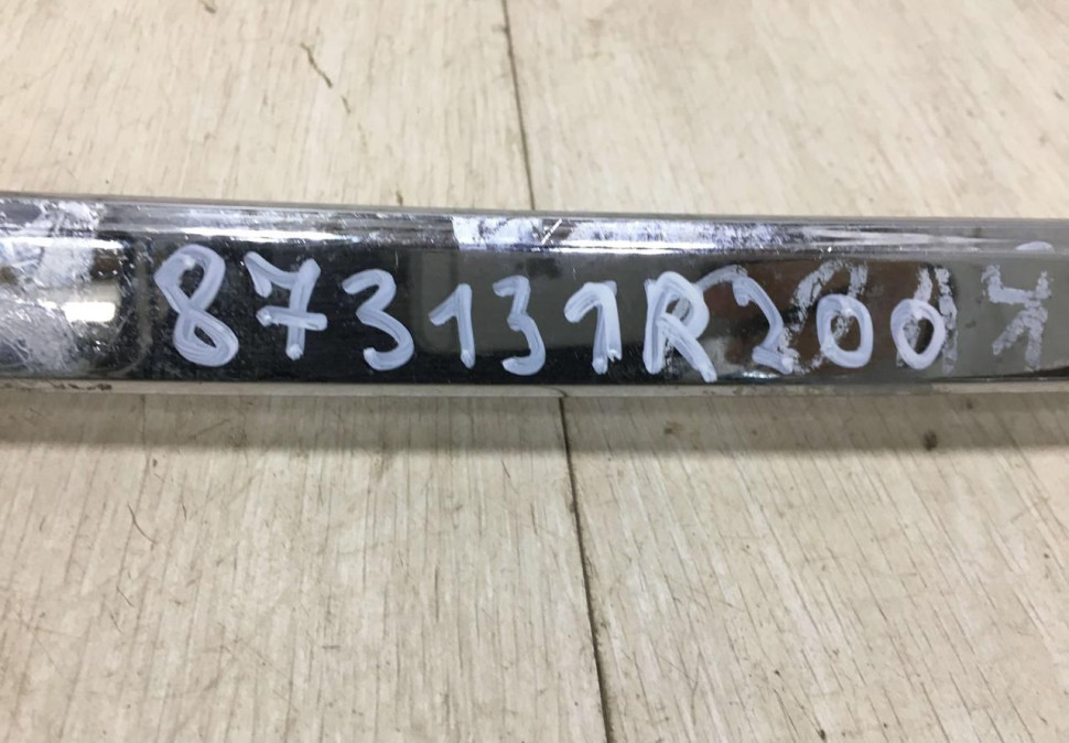 Молдинг крышки багажника Hyundai Solaris 1 х/б OEM 873131R200