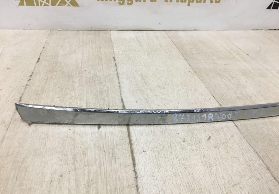 Молдинг крышки багажника Hyundai Solaris 1 х/б OEM 873131R200 Молдинг крышки багажника Hyundai Solaris 1 х/б OEM 873131R200