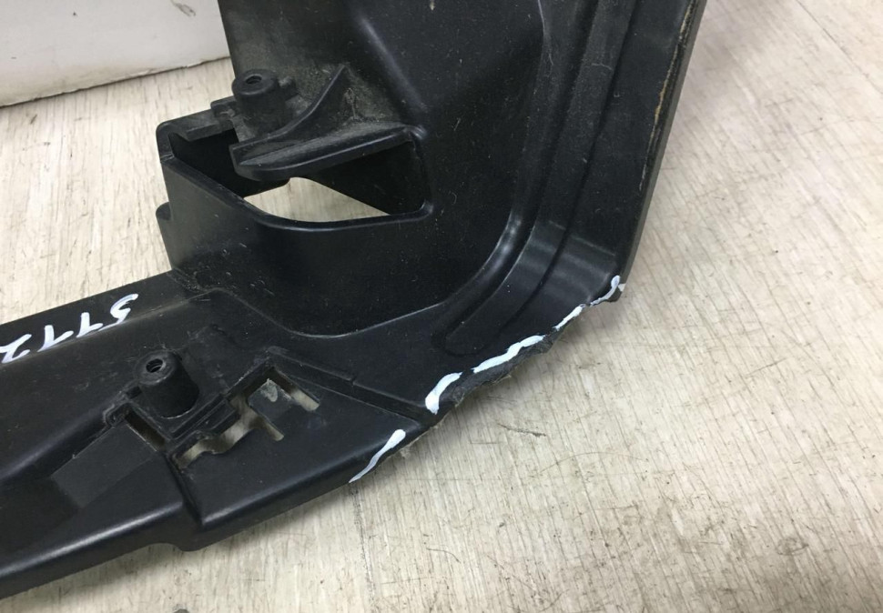 Кронштейн насадки глушителя правый BMW X5 G05 OEM 51127452624