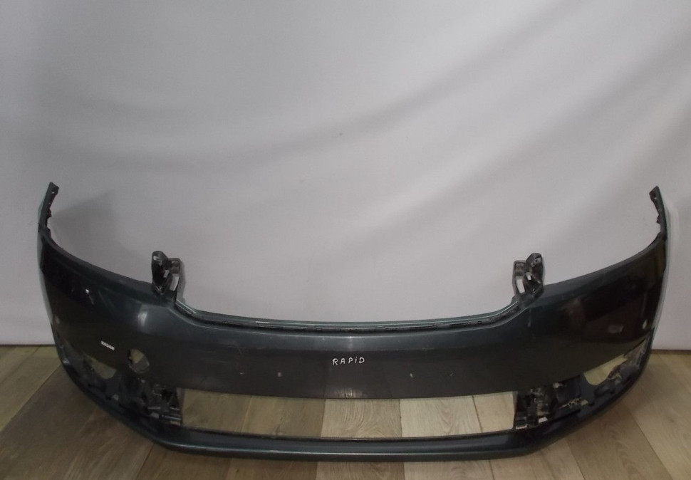 Бампер передний бу Skoda Rapid OEM 60U807221F