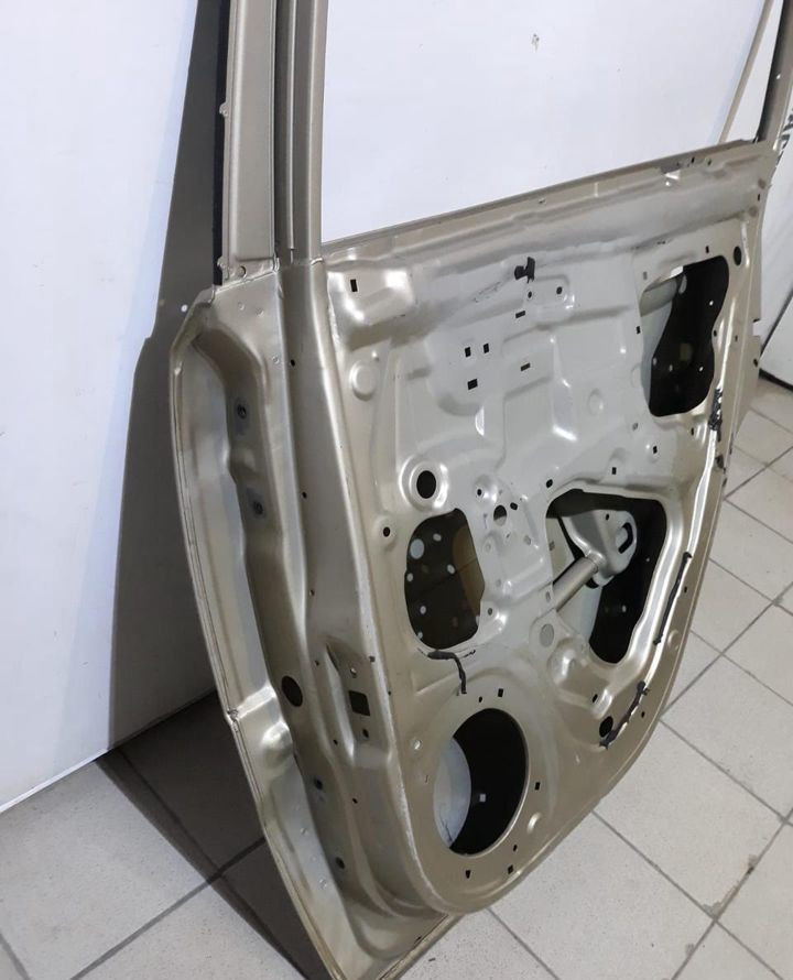 Дверь задняя правая Kia Rio 2 хэтчбэк 05-11 oem 770041G200 (скл-3)