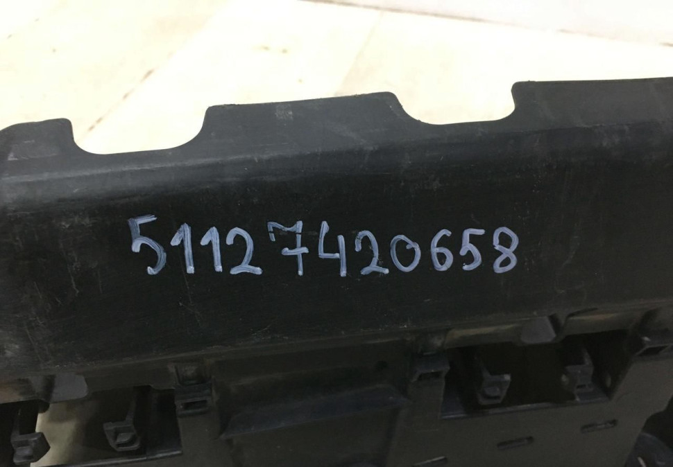 Кронштейн заднего бампера центральный BMW X7 G07 OEM 51127420658