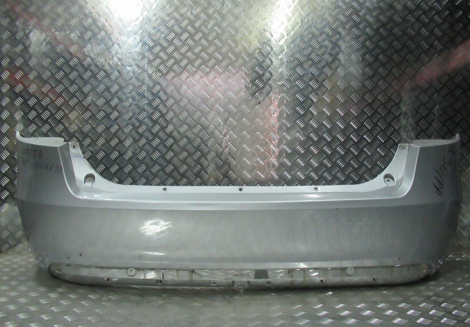 Бампер задний Lada Vesta oem 8450006699 (мал.трещины)(скл-3)