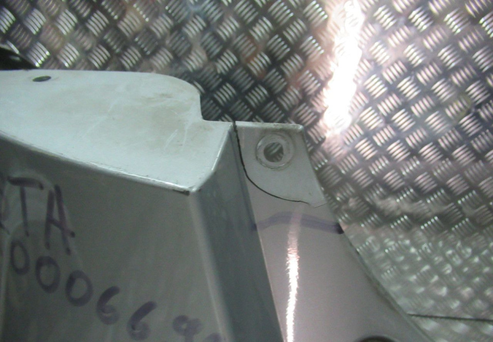 Бампер задний Lada Vesta oem 8450006699 (мал.трещины)(скл-3) Бампер задний Lada Vesta oem 8450006699 (мал.трещины)(скл-3)