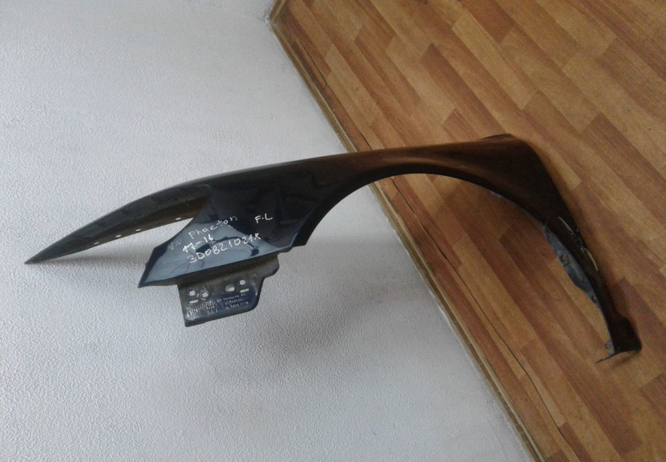 Крыло переднее левое Volkswagen Phaeton oem 3d0821021k (слом. часть)