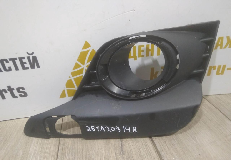 Решетка противотуманной фары правая бу Renault Logan 2 рестайлингт OEM 261A20914R