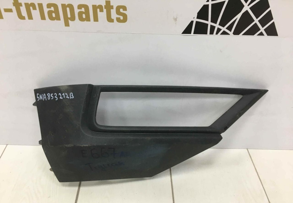 Решетка птф правая Volkswagen Tiguan 2 дорест 2016-2020 oem 5NA853212B