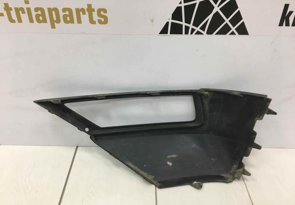Решетка птф правая Volkswagen Tiguan 2 дорест 2016-2020 oem 5NA853212B Решетка птф правая Volkswagen Tiguan 2 дорест 2016-2020 oem 5NA853212B