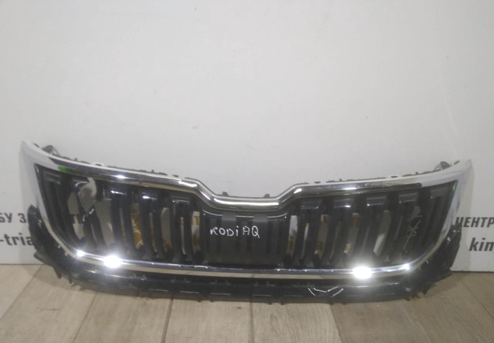 Решетка радиатора бу Skoda Kodiaq OEM 565853653A