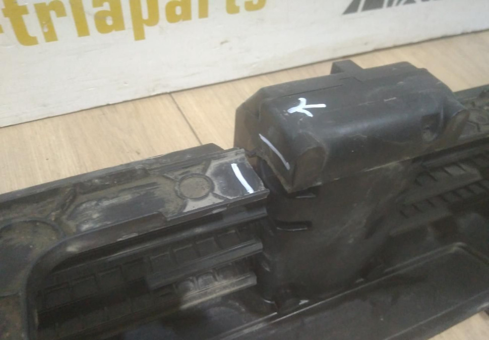 Жалюзи воздуховода нижние бу BMW X3 G01 OEM 51137497231 Жалюзи воздуховода нижние бу BMW X3 G01 OEM 51137497231