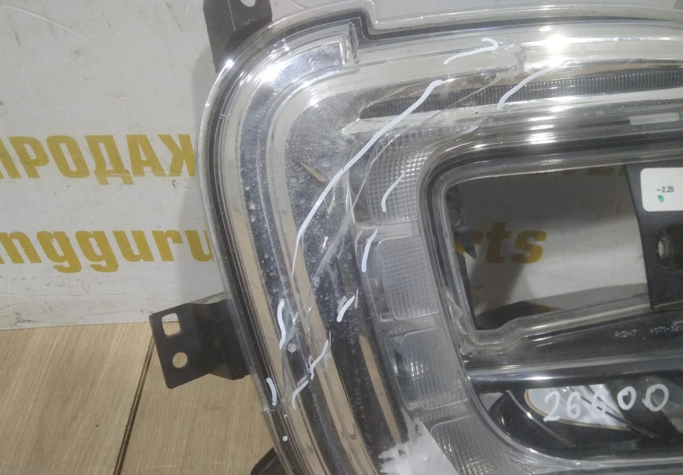 Фара ЛЭД LED противотуманная правая бу Renault Kaptur OEM 266006538R